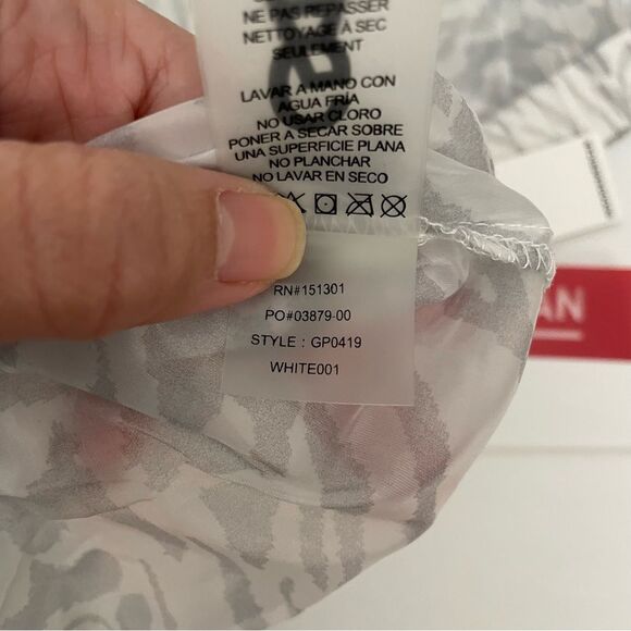 GOOD AMERICAN
Icy Leopard Print Lightweight Windbreaker Jacket size 2 medium NWT - Picture 10 of 10